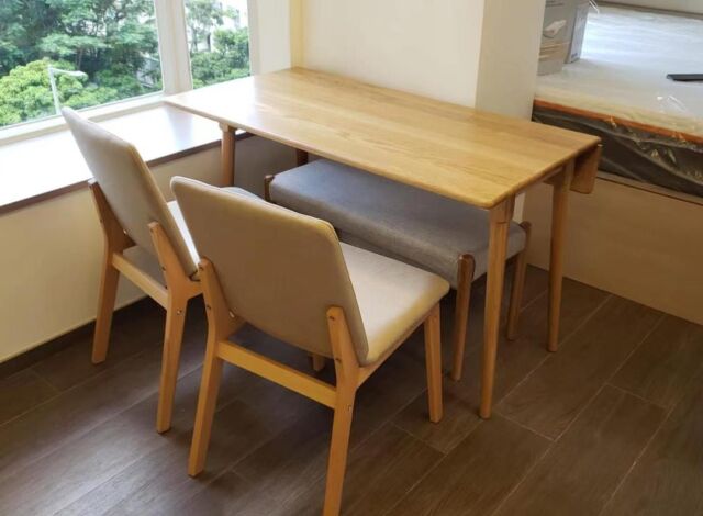備受歡迎的Geo wings extendable dining set，餐枱全橡木實木製作，
長度為120cm，未展開時的闊度為45cm，兩邊打開後總闊度為75cm，與一般餐枱的尺寸同樣，足夠4-6人用餐。
配上布藝實木餐椅及長櫈，充滿北歐風格。

參考尺寸:
W120*D45-75*H75cm
北美白橡木實木

**現正進行優惠促銷**

#ThanksMissLau
#富景閣

更多伸縮餐枱款式：
https://www.feswoodsliving.com/product-category/dining/dining-tables/extendable-table/

**尺寸、木材、間隔，均可按要求訂製**

#diningset #extendable #伸縮餐枱 #實木伸縮餐枱 #wooddesign #woodfurniture #oak #walnut #cherrywood #ashwood #customized #crafted #solidwood #interior #design #訂造 #全屋訂造 #上門量尺 #設計裝修 #觀塘傢俬 #實木傢俬 #橡木 #黑胡桃木 #櫻桃木 #白臘木 #櫸木 #楓木
#feswoodsliving

******************************************

fes woods living

陳列室地址: 觀塘巧明街106冠力工業大廈5樓6室
電話: 3590 2176
whatsapp: 9176 5154
www.feswoodsliving.com
facebook: @feswoodsliving
email: sales@feswoodsliving.com
星期二至四: 11:00-19:00，星期五六日及公眾假期: 11:00-20:00，星期一休息 (公眾假期正常開放: 11:00-20:00)

******************************************