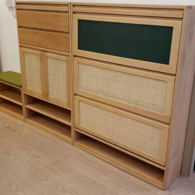 客人自行設計的鞋櫃組合，厚度只有28CM，非常節省空間。

右邊的鞋櫃為下揭式鞋櫃，慳位之餘儲鞋量充足；
中間的為儲物抽屜及放置高筒鞋履的開門儲鞋格；
左邊則是換鞋小櫈，同時是開放式的儲鞋格

以木色較淺的櫸木製作，配以黑板及藤網，設計更見獨特。

參考尺寸:
W2450*D280*H1330mm，
歐洲櫸木實木

#ThanksMissLai
#愛海頌

更多鞋櫃款式：
https://www.feswoodsliving.com/product-category/living/living-storage/shoe-cabinet/

#thincabinet #shoecabint #薄身鞋櫃 #實木鞋櫃 #換鞋櫈 #woodfurniture #wooddesign #oak #walnut #cherrywood #ashwood #customized #solidwood #interior #design #全屋訂造 #上門量尺 #設計裝修 #觀塘傢俬 #實木傢俬 #橡木 #黑胡桃木 #櫻桃木 #白臘木 #櫸木 #楓木
#feswoodsliving

******************************************

fes woods living

陳列室地址: 觀塘巧明街106冠力工業大廈5樓6室
電話: 3590 2176
whatsapp: +85291765153
www.feswoodsliving.com
facebook: @feswoodsliving
email: sales@feswoodsliving.com
星期二至四: 11:00-19:00，星期五六日及公眾假期: 11:00-20:00，星期一休息 (公眾假期正常開放: 11:00-20:00)

******************************************